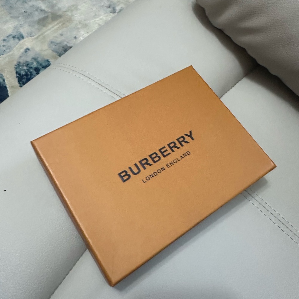 Burberry Box for passport cover